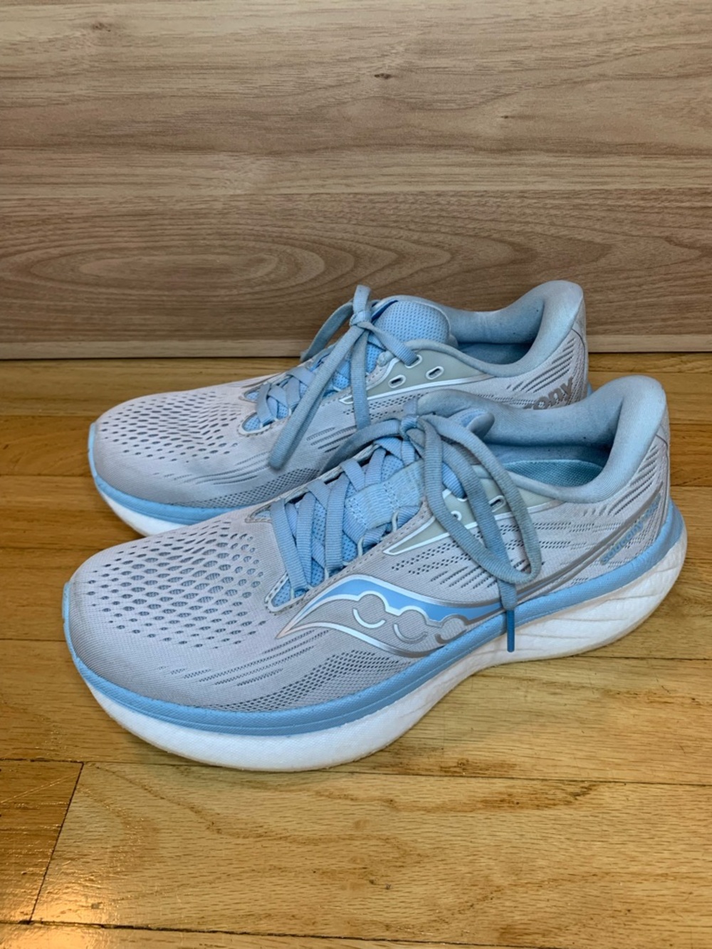 Saucony Women's Ride 18 Sneakers in Cloud / Dream - Size 7.5